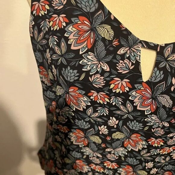 EUC Cabi Sleeveless Flowered Lined V-Neck Top Size Small #31 - Picture 3 of 11